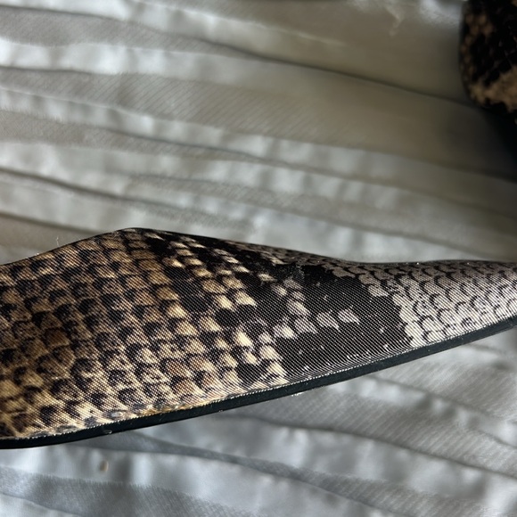 Elegant Snake Print Heels - Picture 7 of 7